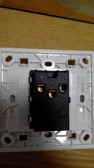 二位大蹺板單極開關這種雙控開關怎么接線 想接2盞燈分別廚房,衛(wèi)生間